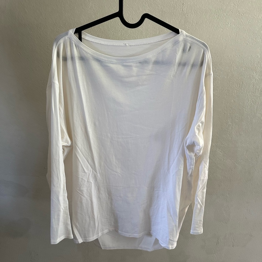 White Lululemon long sleeve 🪽🐚